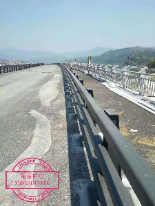 山東橋梁護(hù)欄價格